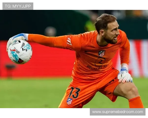 奥布拉克持续稳定表现,荣膺西甲赛季最佳守门员,展现出超强竞争力。 奥布拉克持续稳定表现,荣膺西甲赛季最佳守门员,展现出超强竞争力。