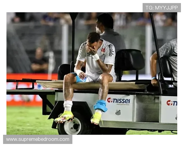 内马尔接受膝盖手术,恢复进展与复出时间备受关注 内马尔接受膝盖手术,恢复进展与复出时间备受关注